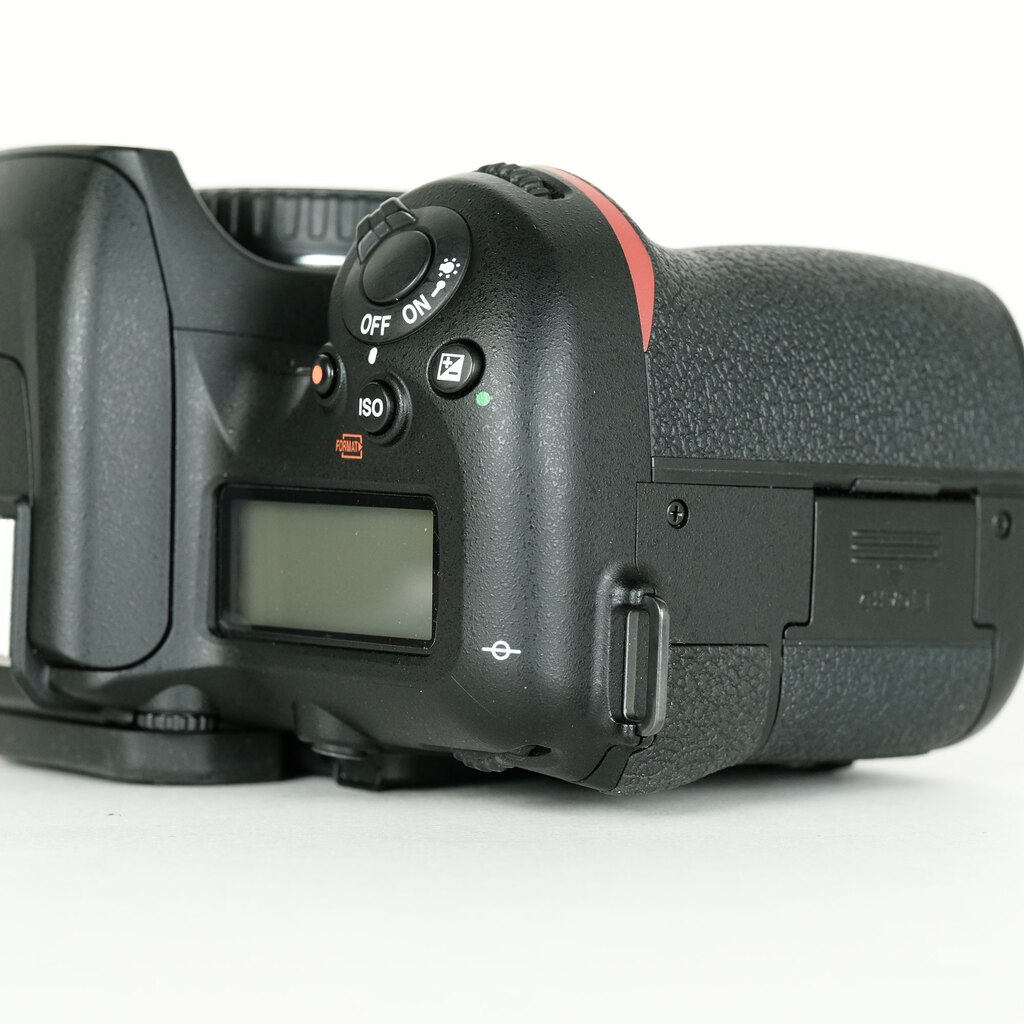Nikon D7500