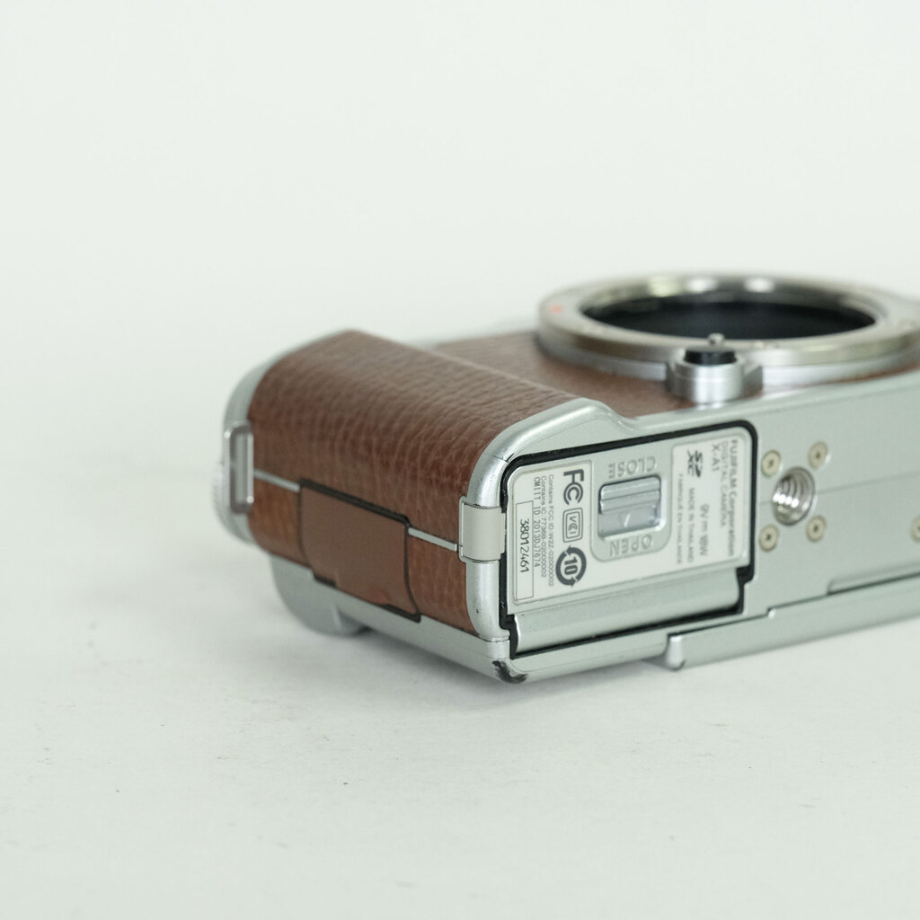 FUJIFILM X-A1 ボディ ブラウン