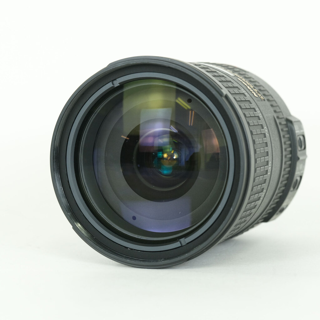 Nikon AF-S DX VR Zoom-Nikkor 18-200mm F3.5-5.6G IF-ED Nikon AF-S DX VR Zoom-Nikkor 18-200mm F3.5-5.6G IF-ED