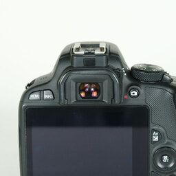 Canon EOS Kiss X7
