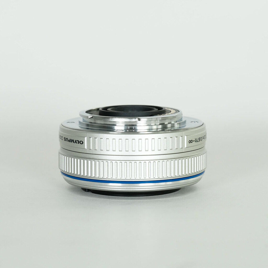 OLYMPUS M.ZUIKO DIGITAL 17mm F2.8 シルバー