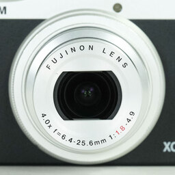 FUJIFILM XQ2 シルバー FUJIFILM XQ2 シルバー