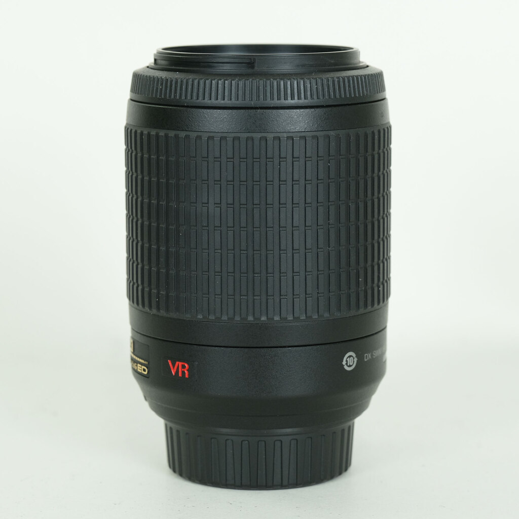 Nikon AF-S DX VR Zoom-Nikkor 55-200mm F4-5.6G IF-ED Nikon AF-S DX VR Zoom-Nikkor 55-200mm F4-5.6G IF-ED