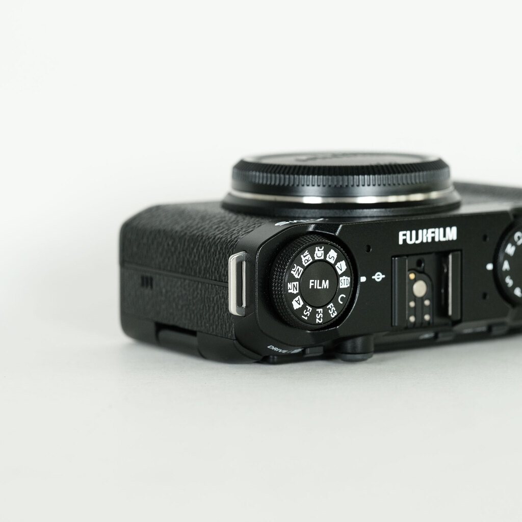 FUJIFILM X-M5
