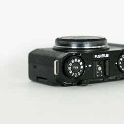 FUJIFILM X-M5
