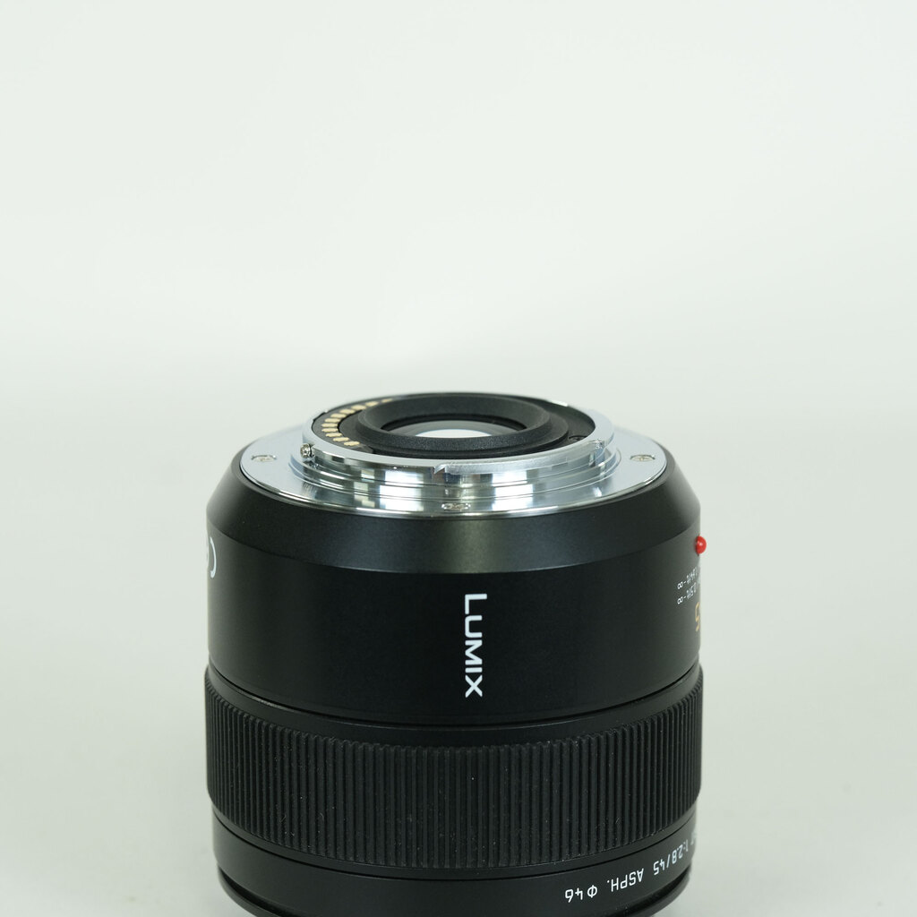 Panasonic LEICA DG MACRO-ELMARIT 45mm F2.8 ASPH. MEGA O.I.S.