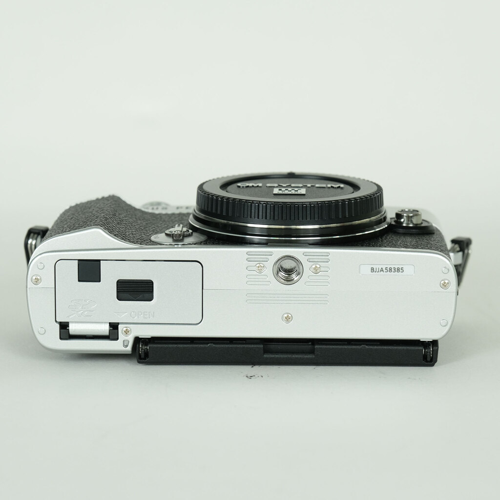 OLYMPUS PEN E-P7