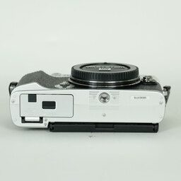 OLYMPUS PEN E-P7