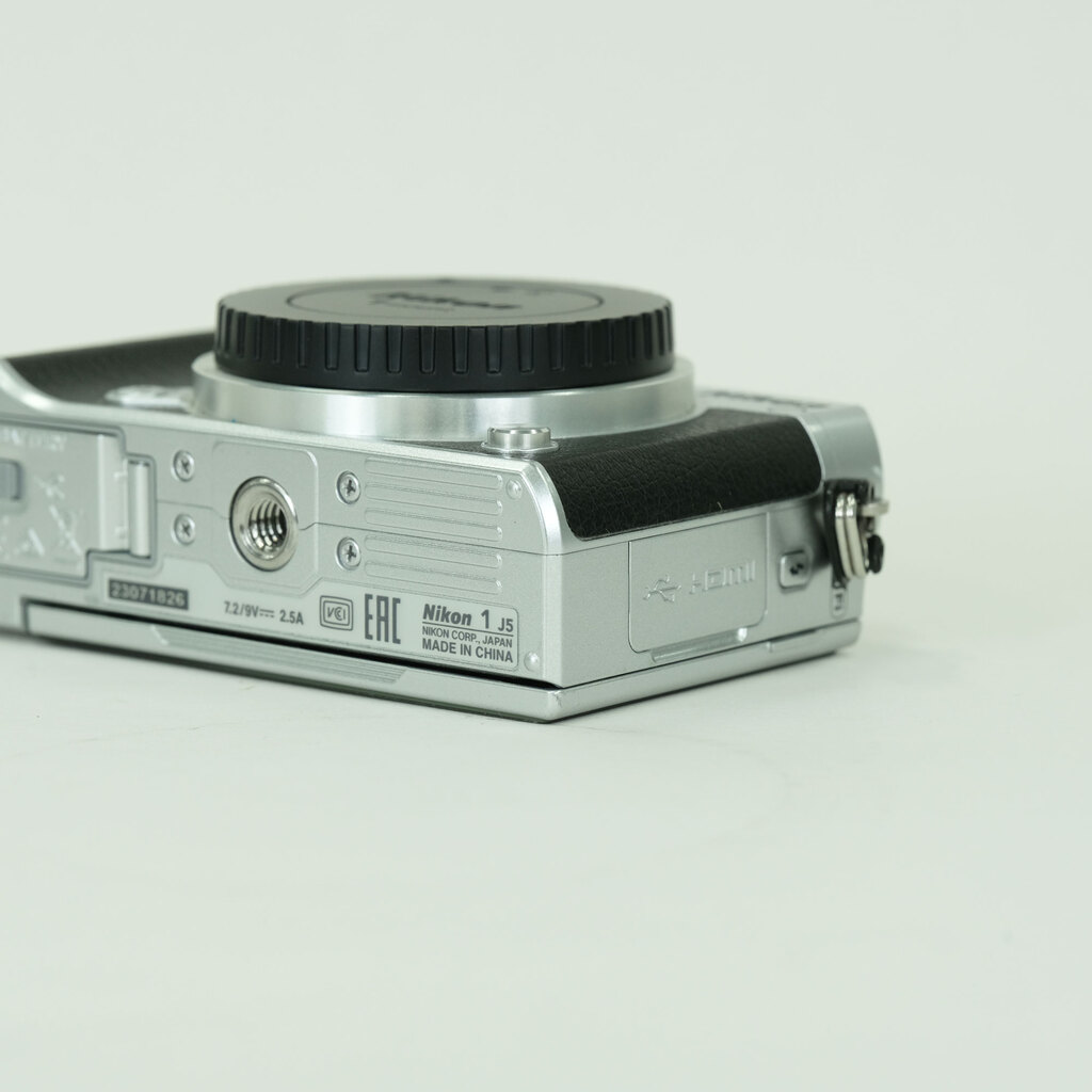 Nikon Nikon1 J5 ボディ シルバー Nikon Nikon1 J5 ボディ シルバー