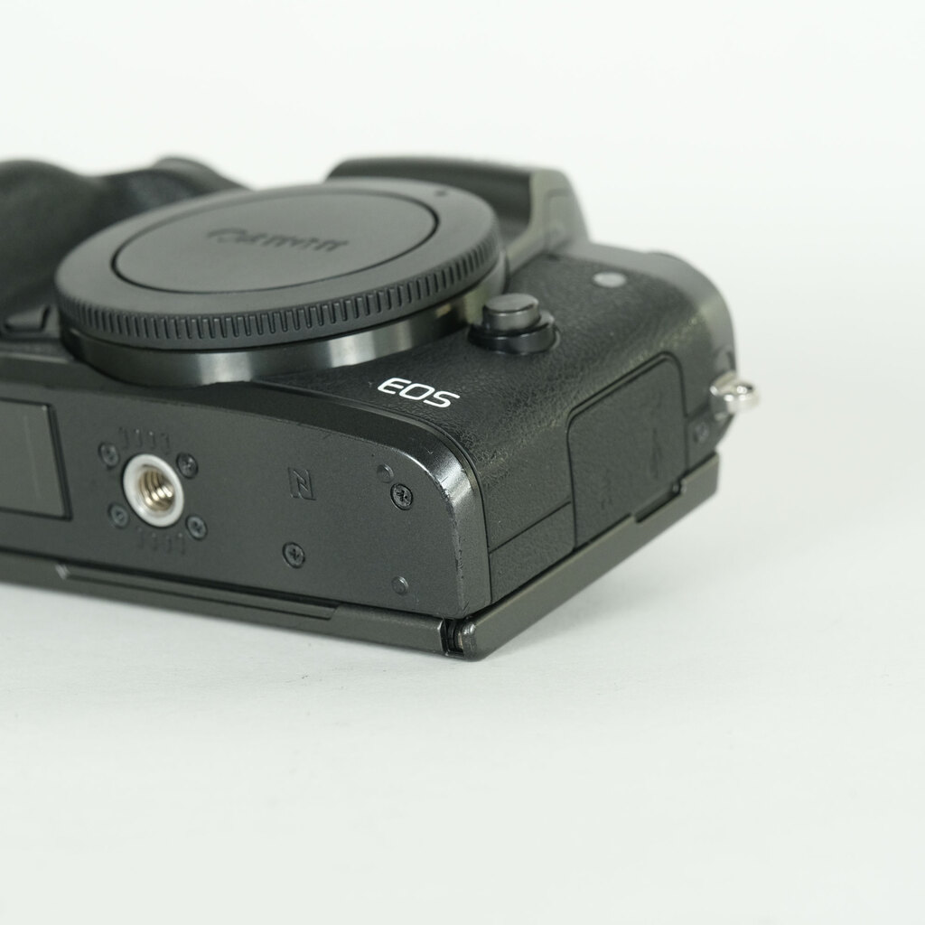 Canon EOS M5 Canon EOS M5