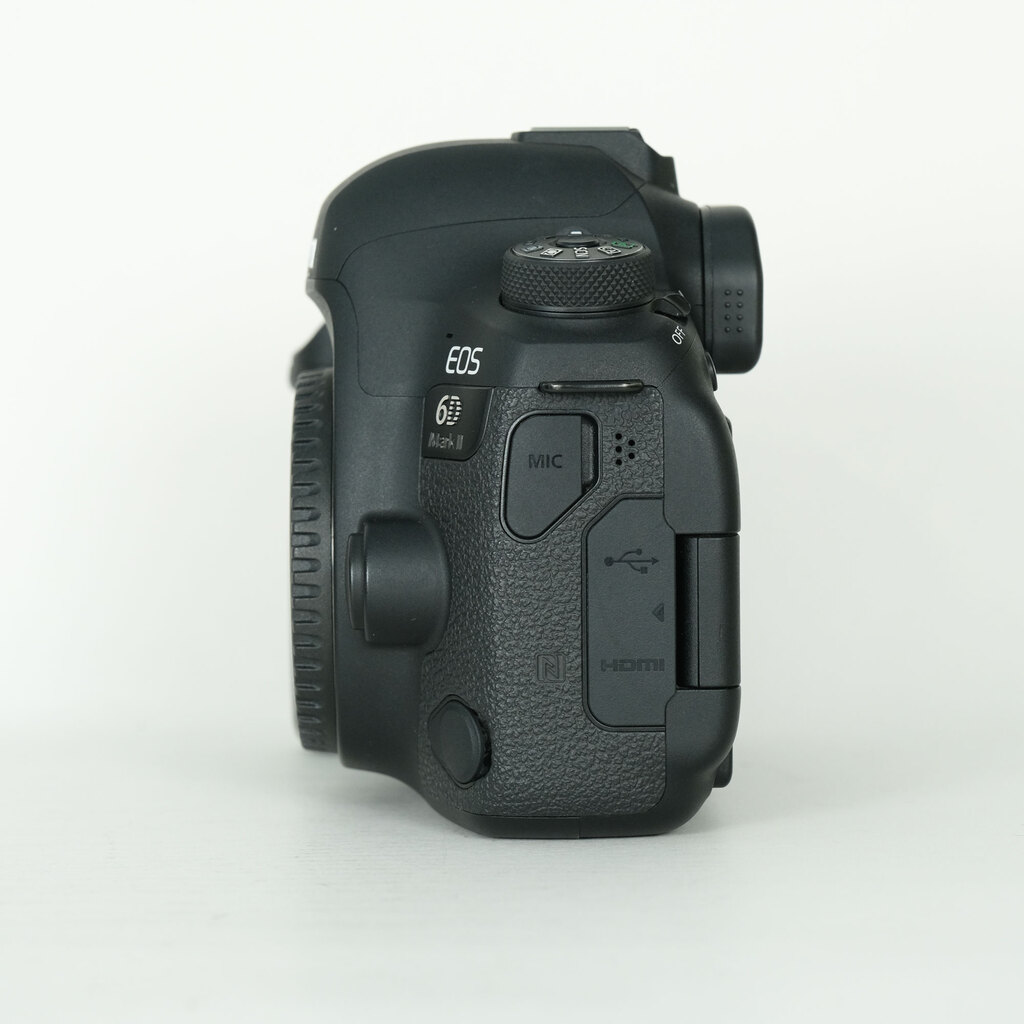 Canon EOS 6D Mark II [�{�f�B]