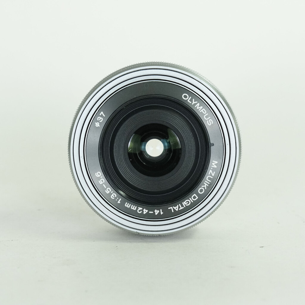 OLYMPUS M.ZUIKO DIGITAL ED 14-42mm F3.5-5.6 EZ シルバー OLYMPUS M.ZUIKO DIGITAL ED 14-42mm F3.5-5.6 EZ シルバー