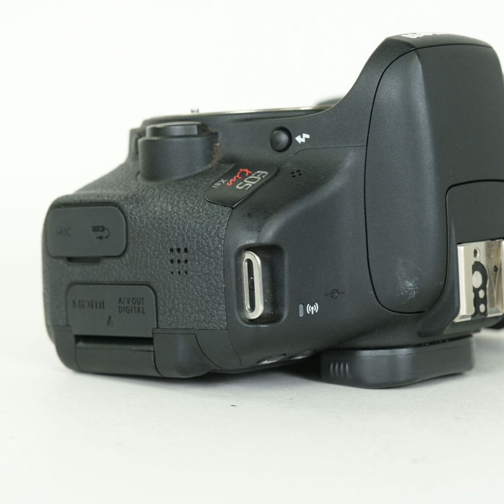 Canon EOS Kiss X8i Canon EOS Kiss X8i