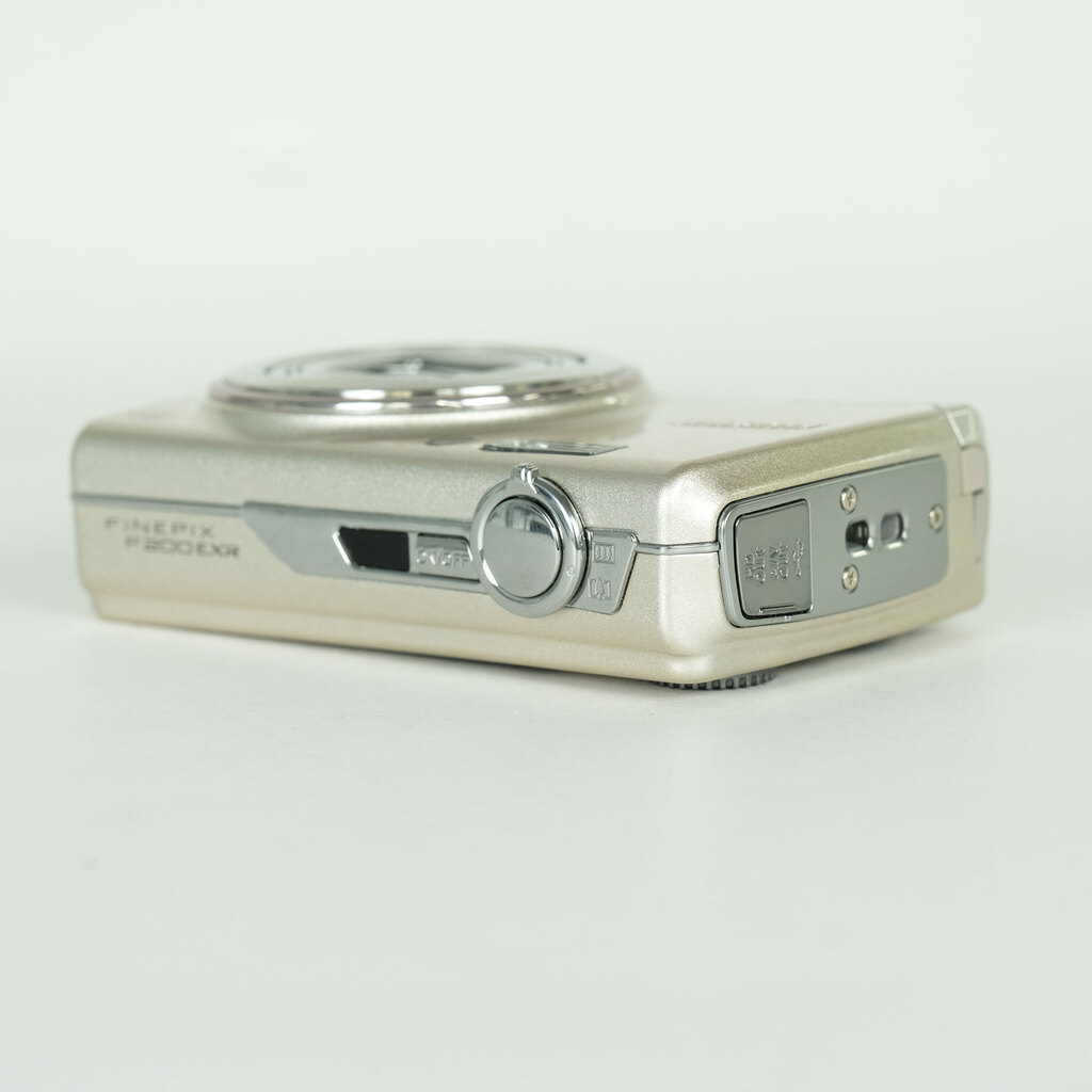 FUJIFILM FinePix F200EXR　シルバー
