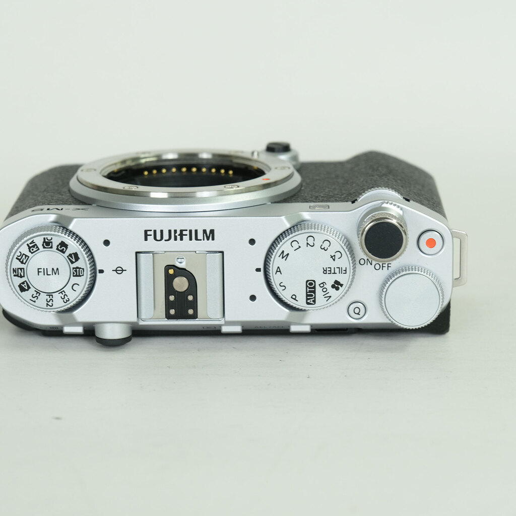 FUJIFILM X-M5