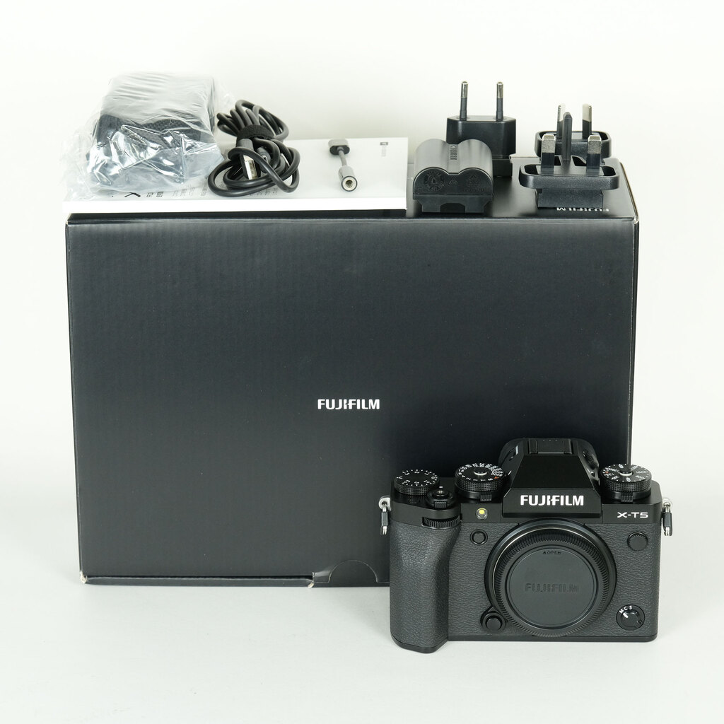 FUJIFILM X-T5 FUJIFILM X-T5