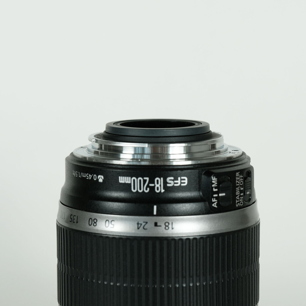 Canon EF-S18-200mm F3.5-5.6 IS