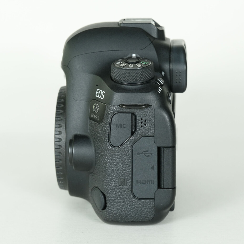 Canon EOS 6D Mark II [�{�f�B]