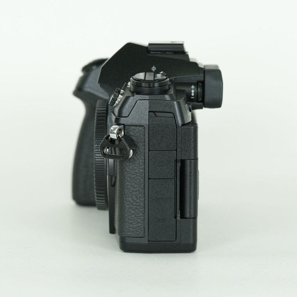 OLYMPUS OM-D E-M1 Mark II OLYMPUS OM-D E-M1 Mark II