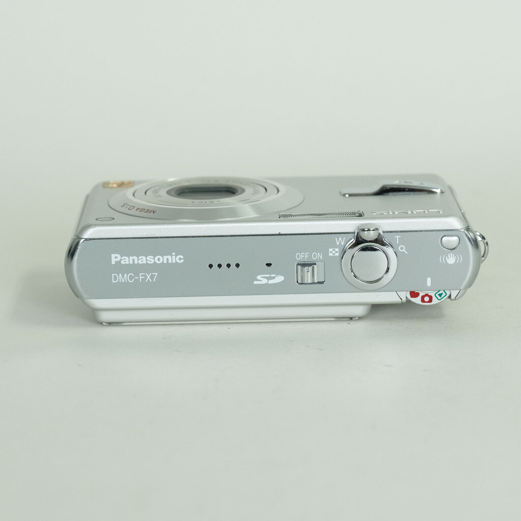 Panasonic DMC-FX7 シルキーシルバーの出品 | ONE SCENE（ワンシーン）