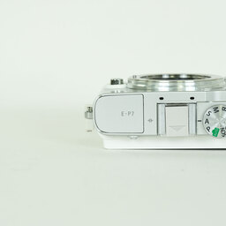 OLYMPUS PEN E-P7