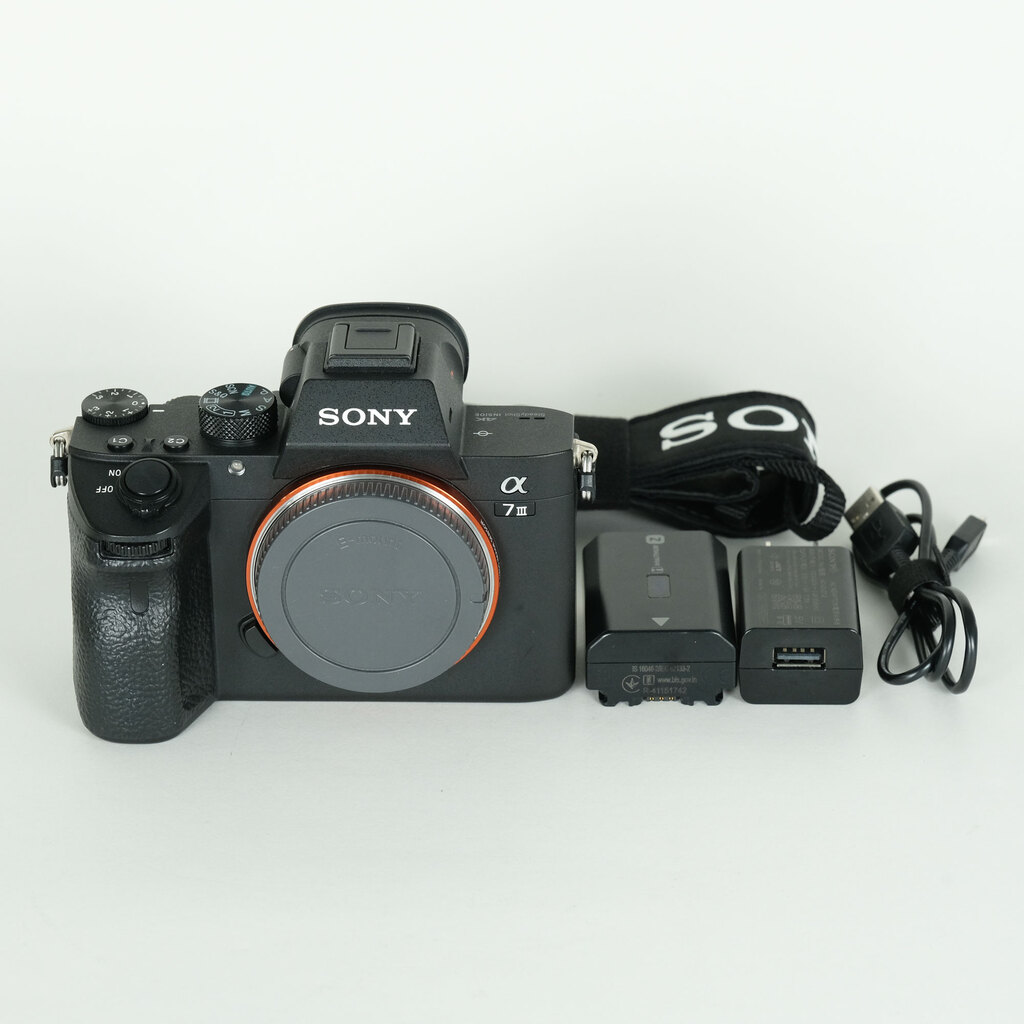 SONY α7 III（ILCE-7M3）の出品 | ONE SCENE（ワンシーン）