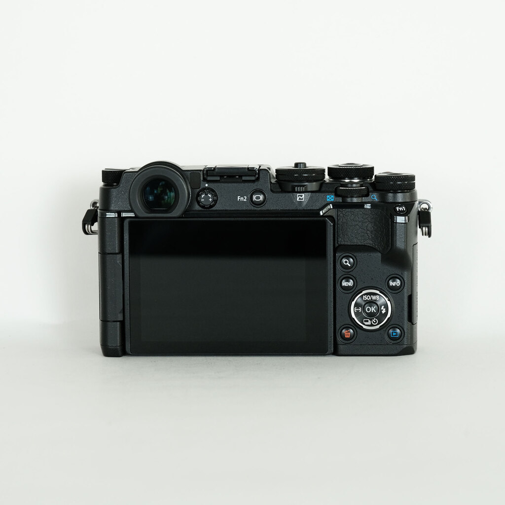 OLYMPUS PEN-F