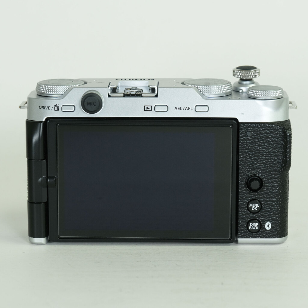 FUJIFILM X-M5