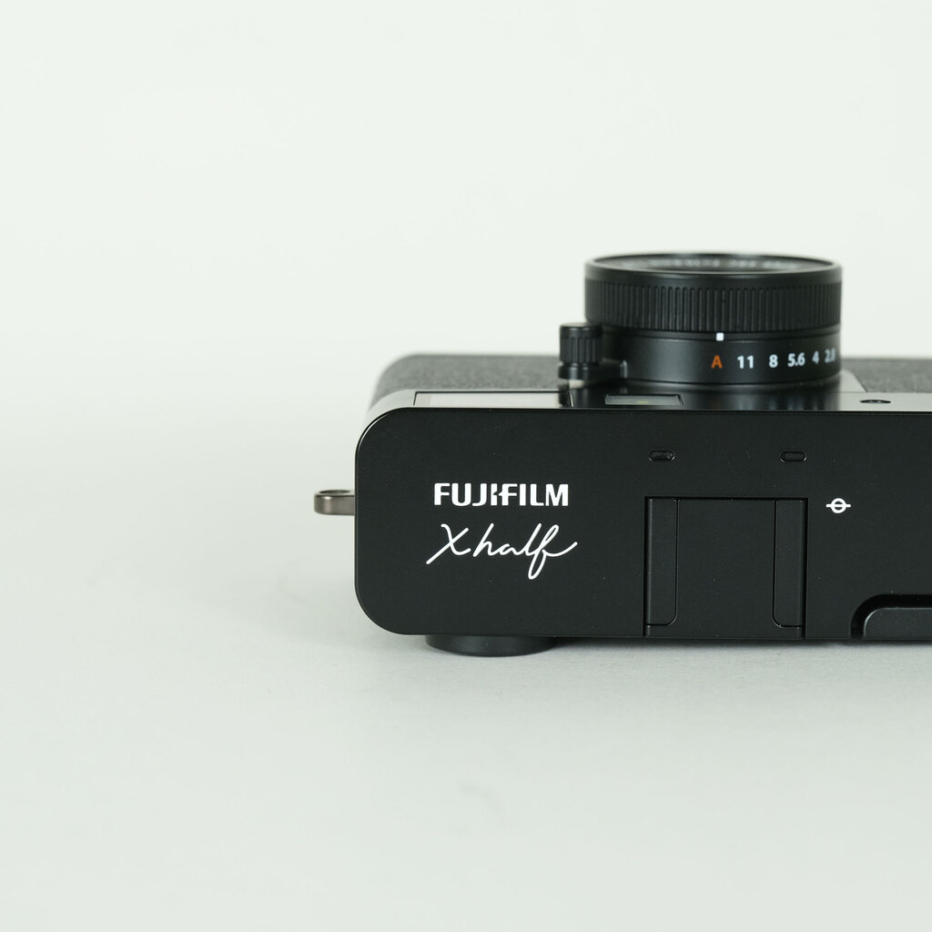 FUJIFILM X half X-HF1