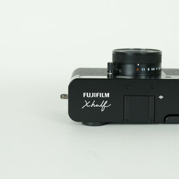 FUJIFILM X half X-HF1