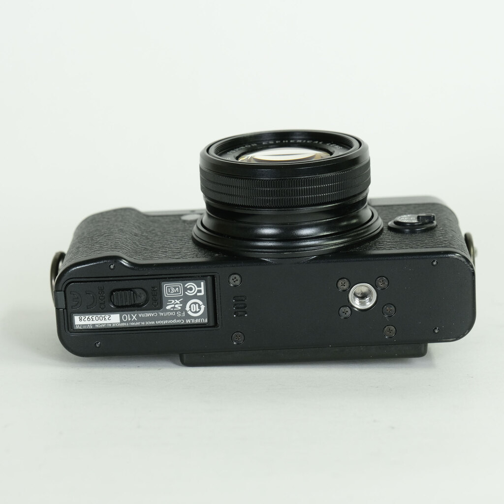 FUJIFILM X10 ブラック