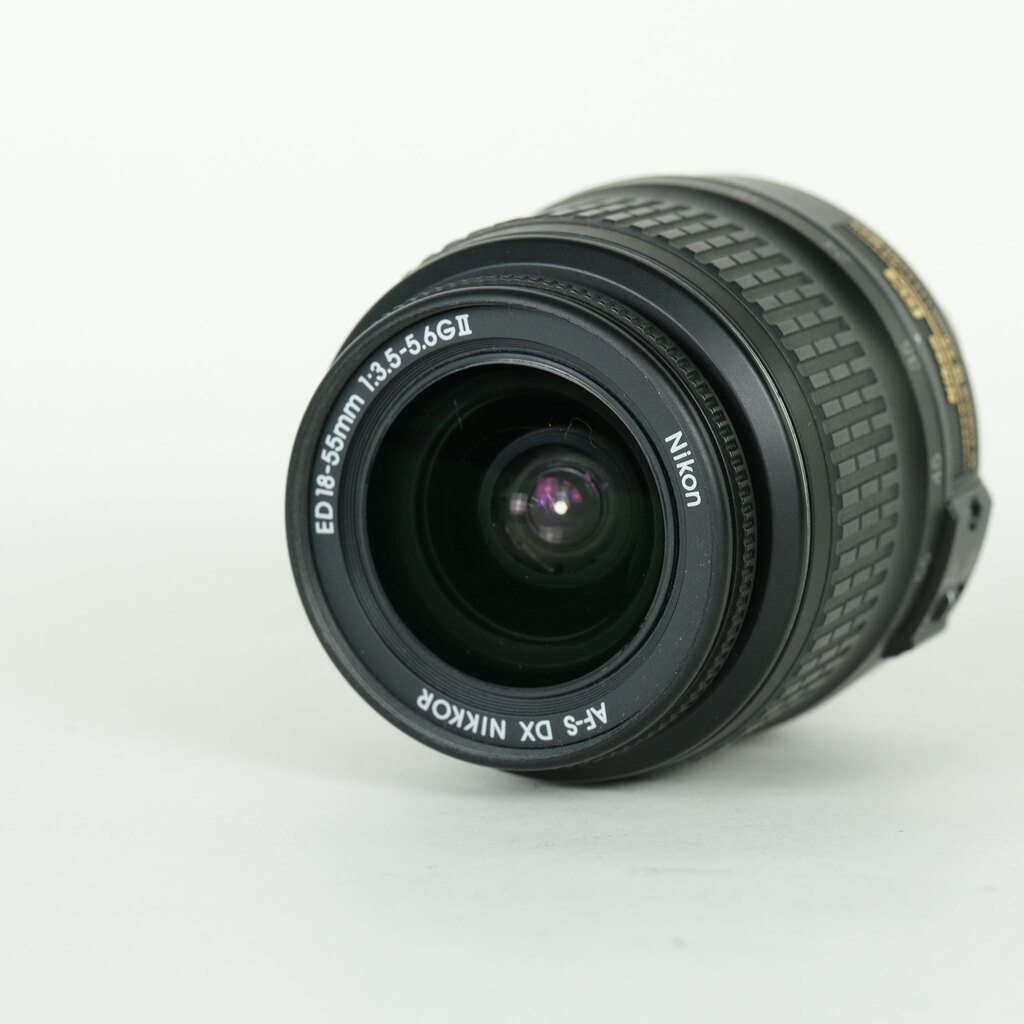 Nikon AF-S DX Zoom-Nikkor 18-55mm F3.5-5.6G ED II ブラックの出品