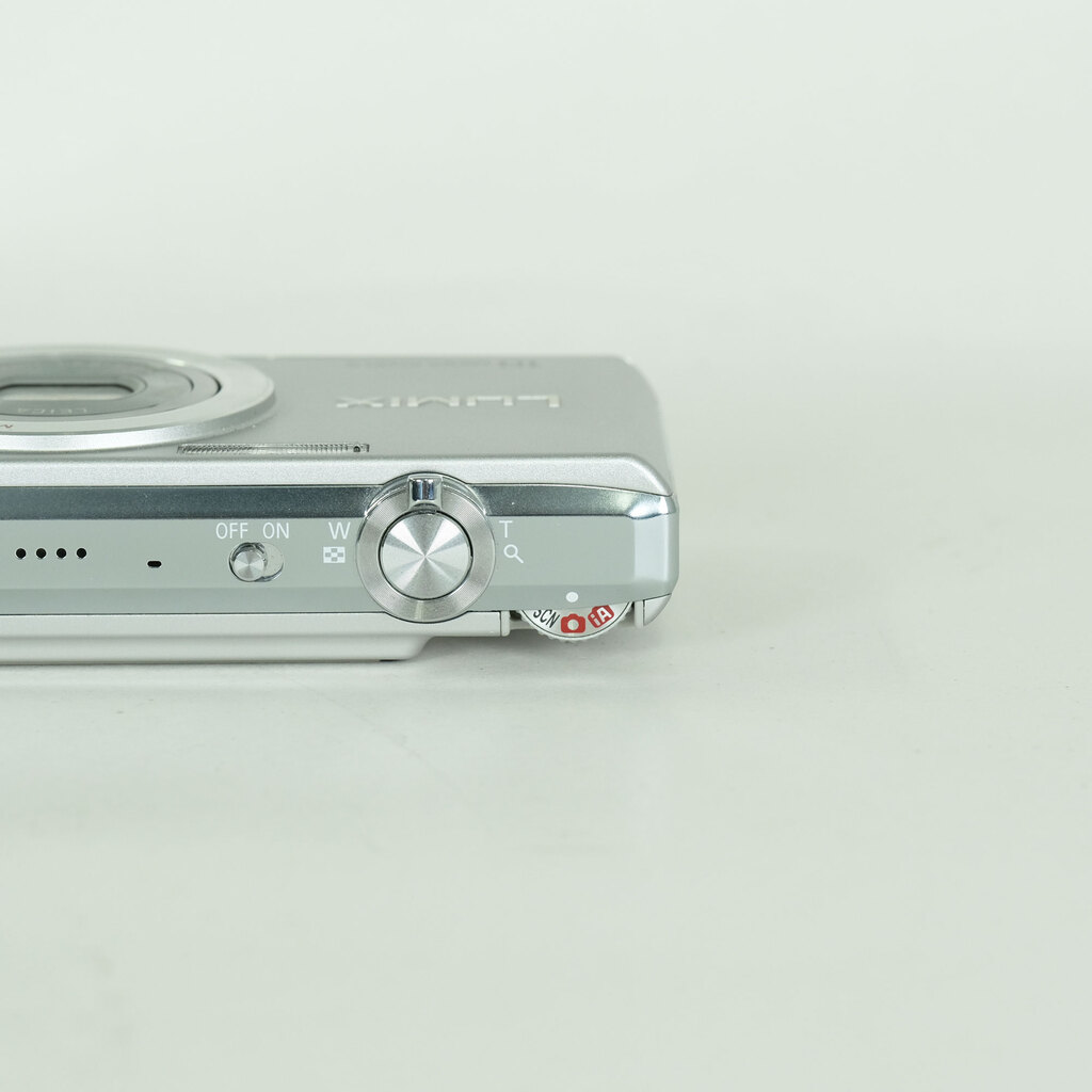 Panasonic LUMIX DMC-FX37-S プレシャスシルバー