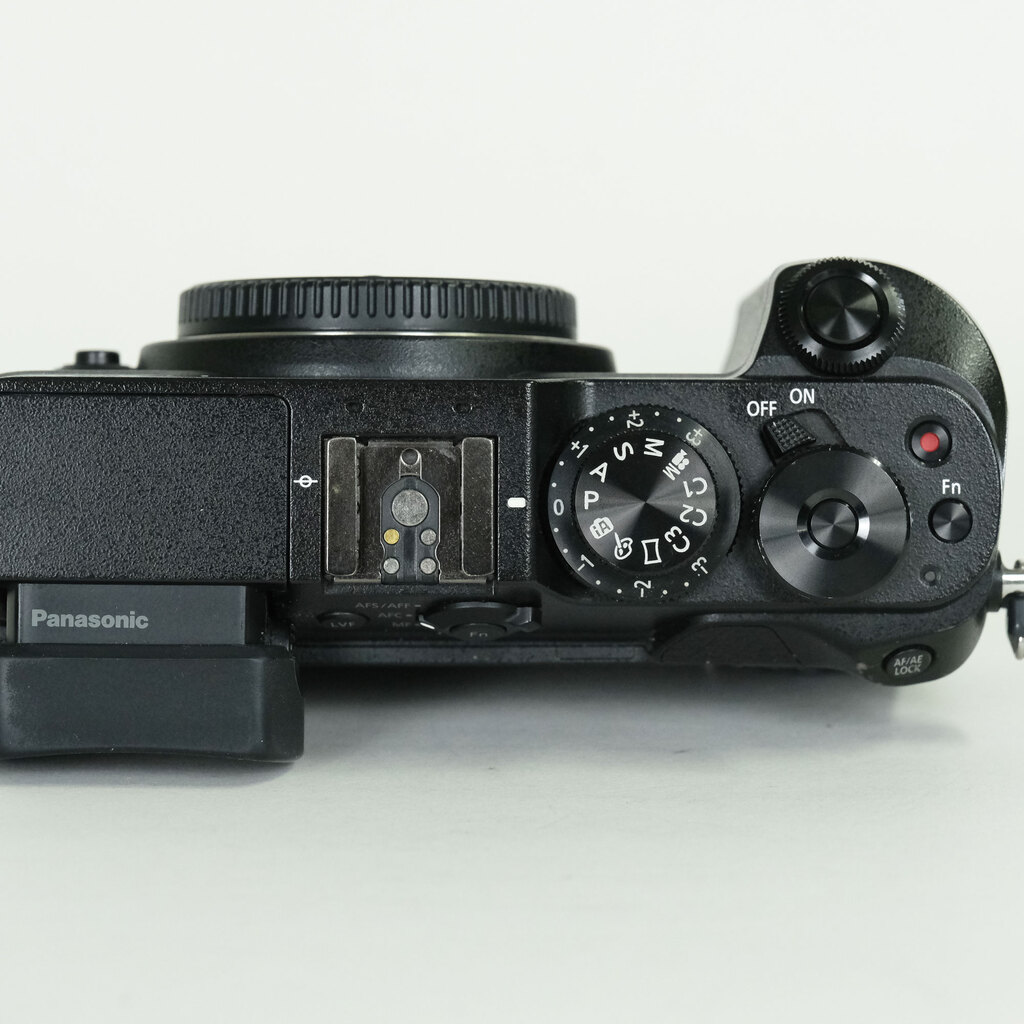 Panasonic LUMIX DMC-GX8 ボディ ブラック