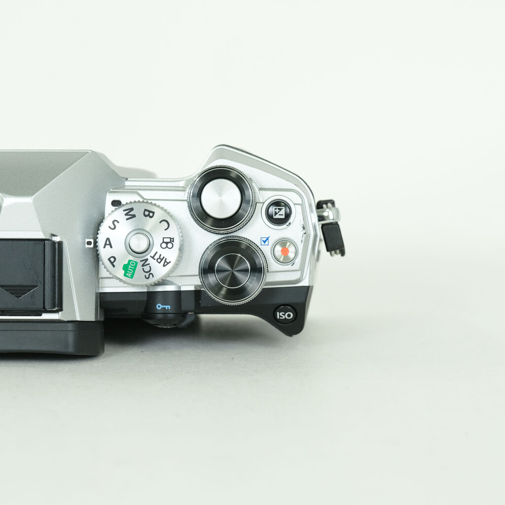 OLYMPUS OM-D E-M5 Mark III