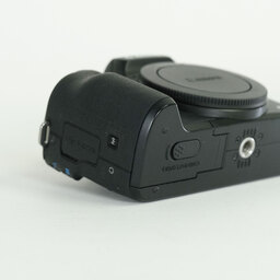 Canon EOS Kiss M Canon EOS Kiss M