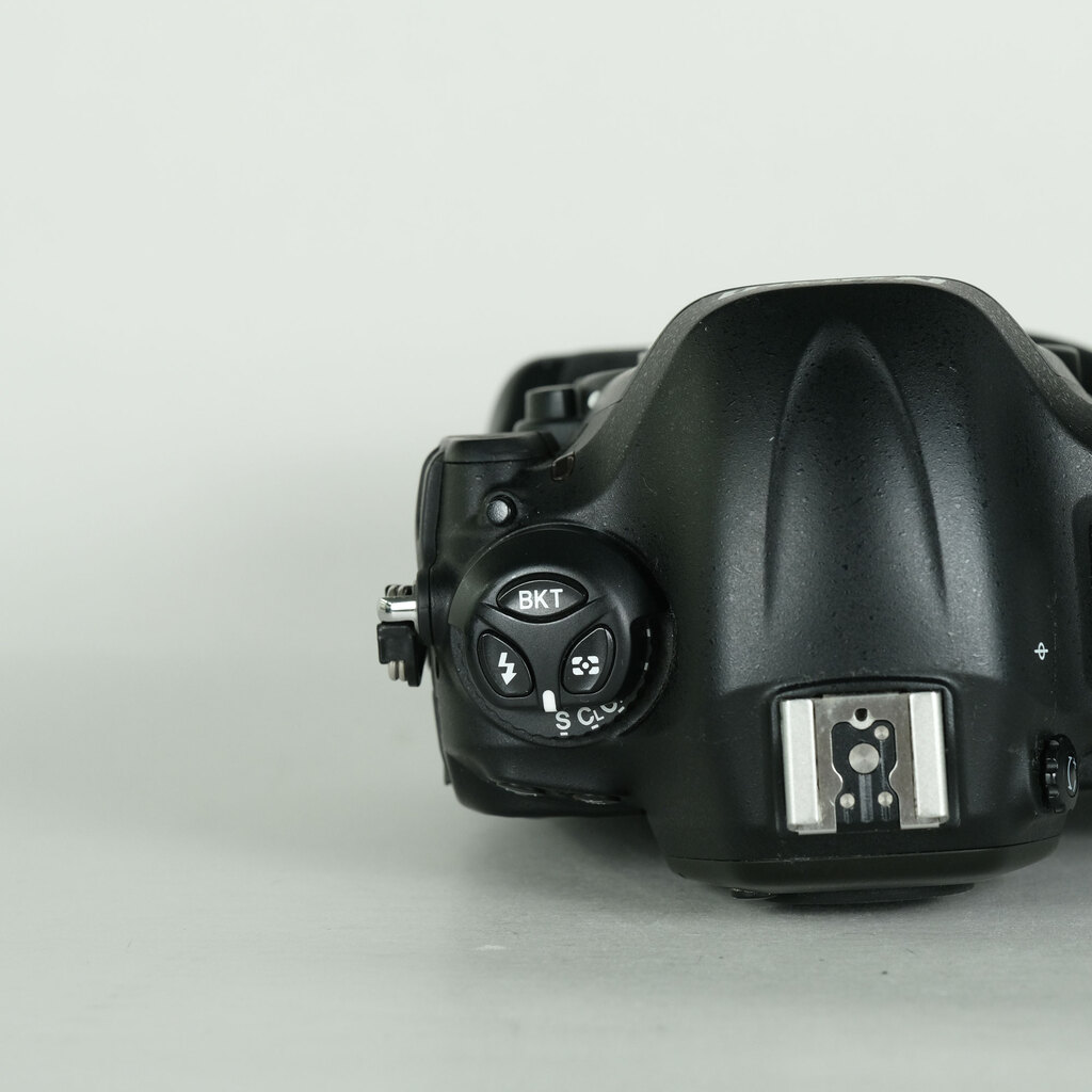 Nikon D4Sの出品 | ONE SCENE（ワンシーン）