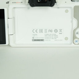 Canon EOS Kiss M Canon EOS Kiss M