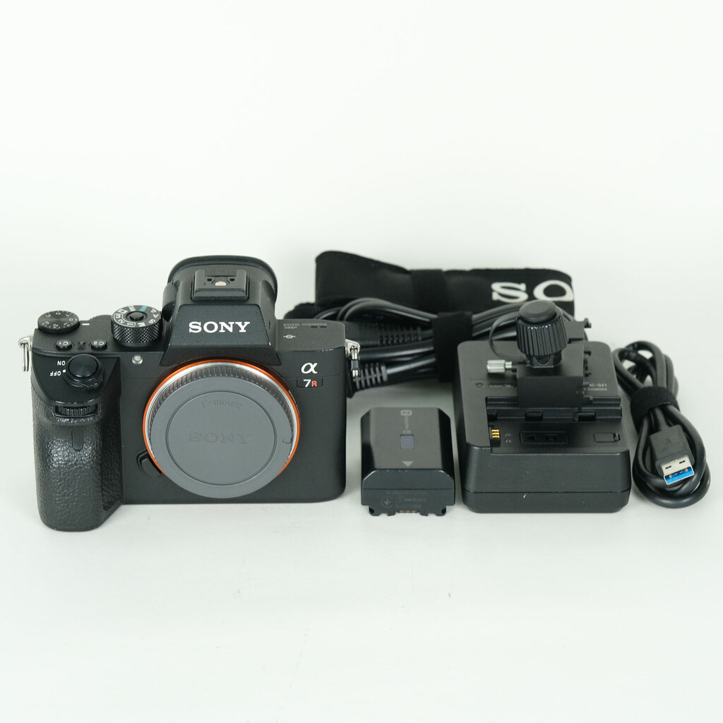 SONY α7R III（ILCE-7RM3）の出品 | ONE SCENE（ワンシーン）