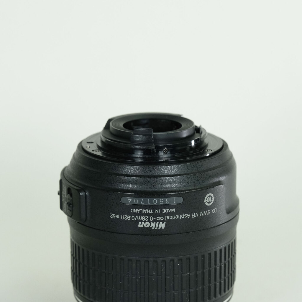 Nikon AF-S DX NIKKOR 18-55mm F3.5-5.6 G VR Nikon AF-S DX NIKKOR 18-55mm F3.5-5.6 G VR