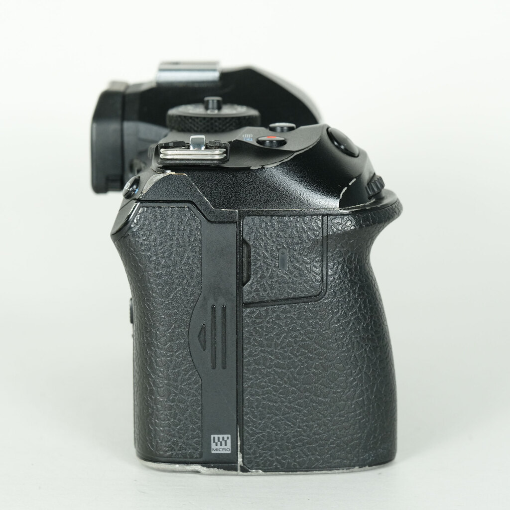 OM SYSTEM OM-1 Mark II [�{�f�B]