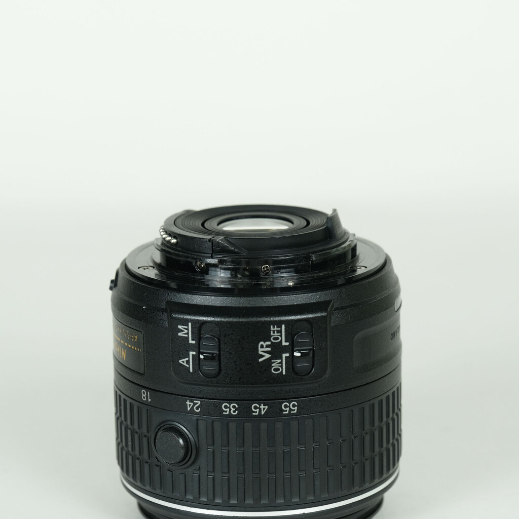 Nikon AF-S DX NIKKOR 18-55mm f3.5-5.6G VR II Nikon AF-S DX NIKKOR 18-55mm f3.5-5.6G VR II