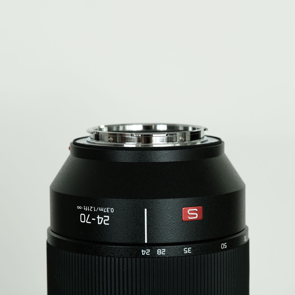 Panasonic LUMIX S PRO 24-70mm F2.8 Panasonic LUMIX S PRO 24-70mm F2.8