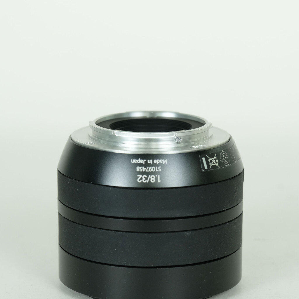 Carl Zeiss Touit 1.8/32 [フジフイルムX用]の出品 | ONE SCENE（ワン