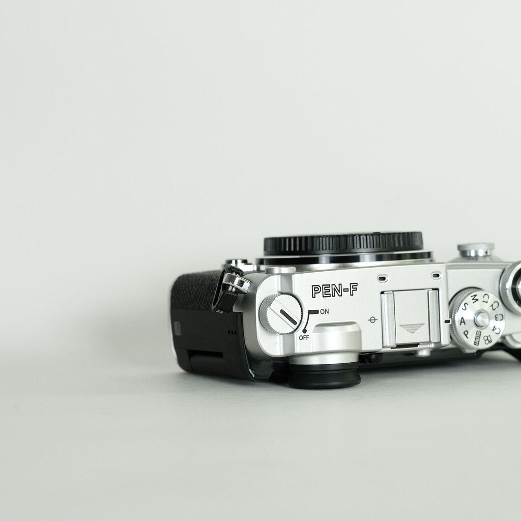 OLYMPUS PEN-F