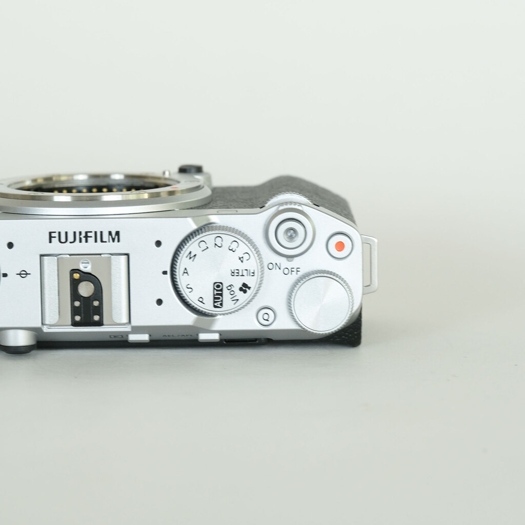 FUJIFILM X-M5