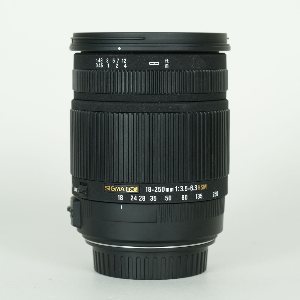 SIGMA 18-250mm F3.5-6.3 DC OS HSM [�L���m��EF�p]