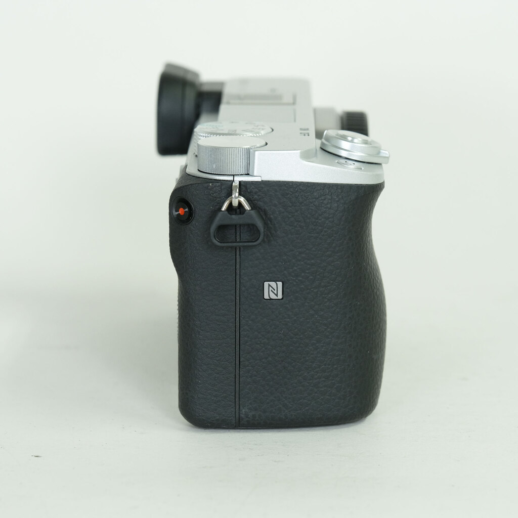 SONY α6400(ILCE-6400) SONY α6400(ILCE-6400)
