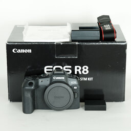 Canon EOS R8