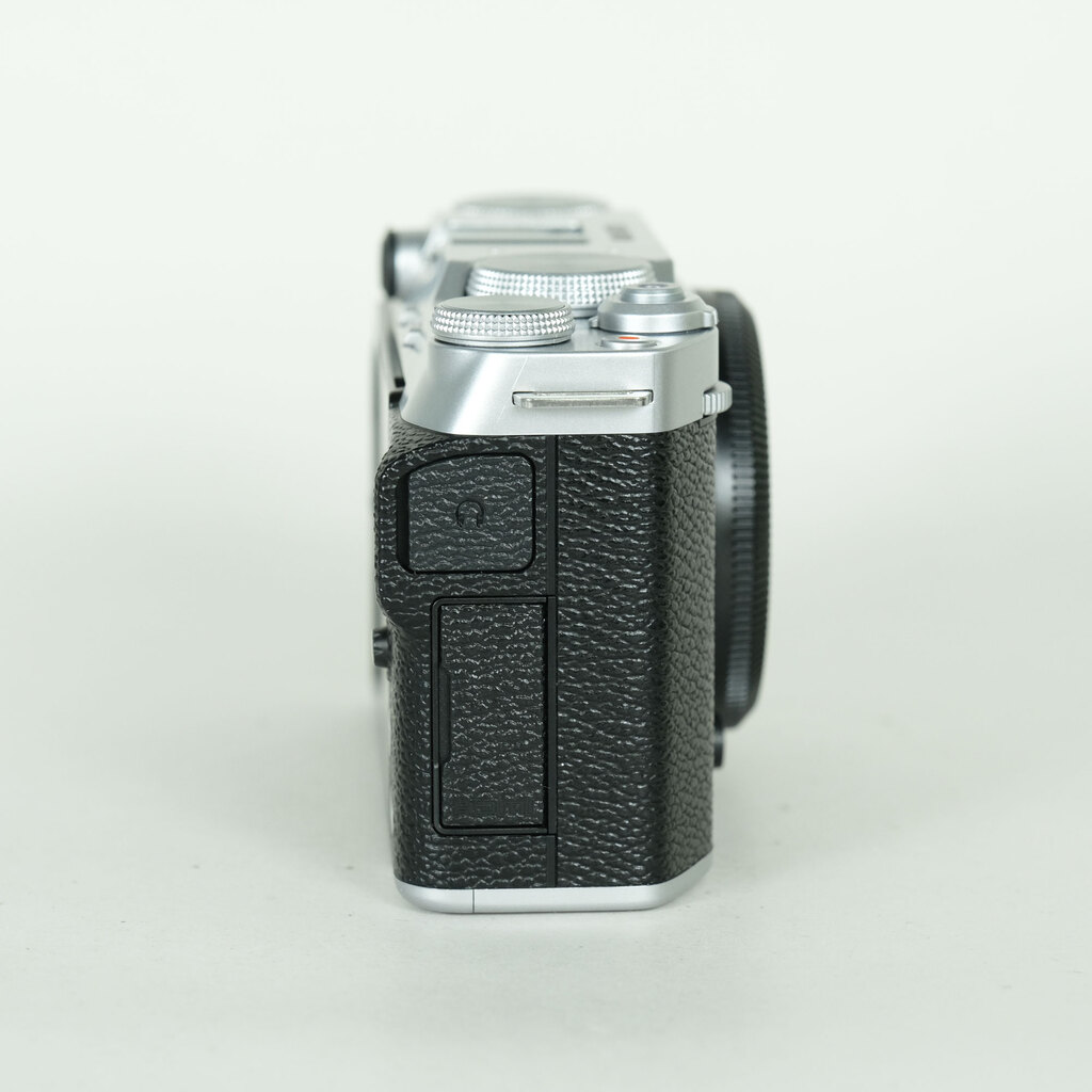 FUJIFILM X-M5 [�{�f�B �V���o�[]